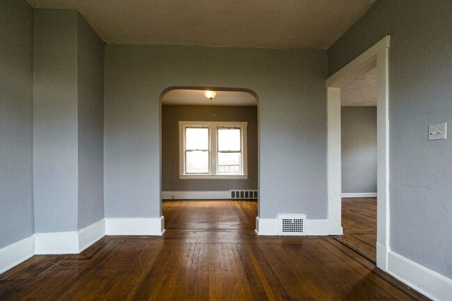 1483 E 120th St in Cleveland, OH - Foto de edificio - Building Photo