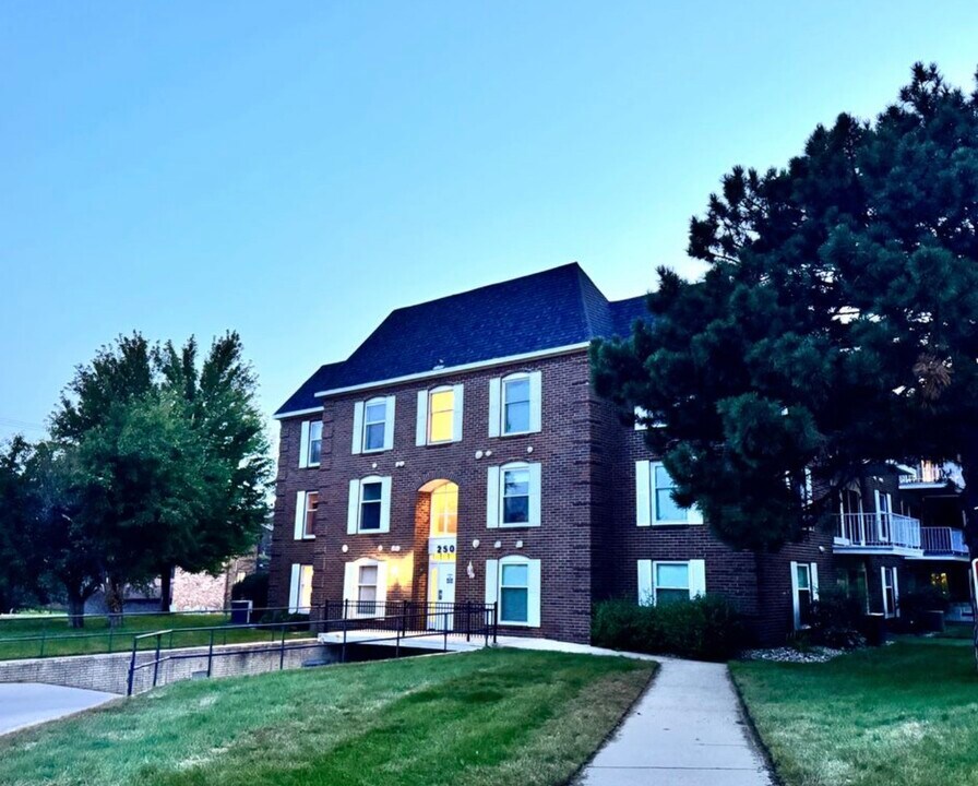 2505 S Kiwanis Ave, Unit 246 in Sioux Falls, SD - Foto de edificio
