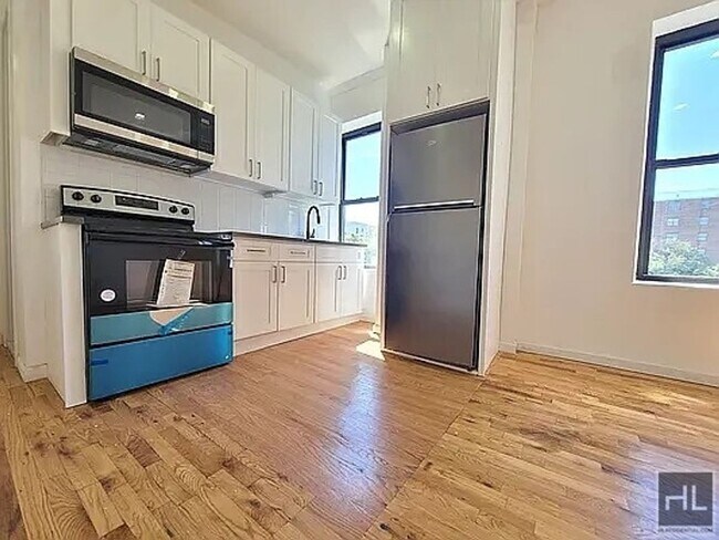 366 Stockton St in Brooklyn, NY - Building Photo - Building Photo