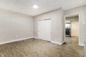 4928 Wakefield St in Philadelphia, PA - Foto de edificio - Building Photo