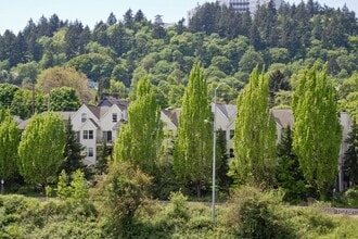 Hoodview Apartments in Portland, OR - Building Photo - Building Photo