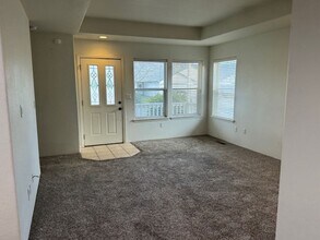 3897 Arrowhead Dr in Medford, OR - Building Photo - Building Photo