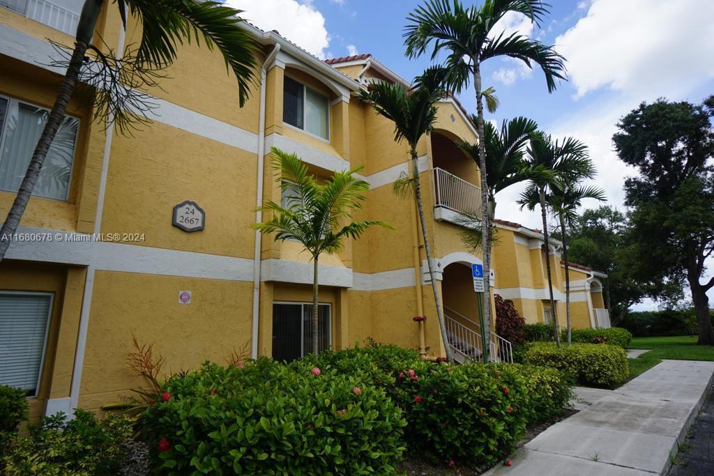 2667 NW 33rd St, Unit 2416 in Oakland Park, FL - Building Photo