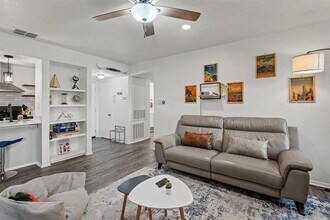 4500 E Oltorf St in Austin, TX - Foto de edificio - Building Photo