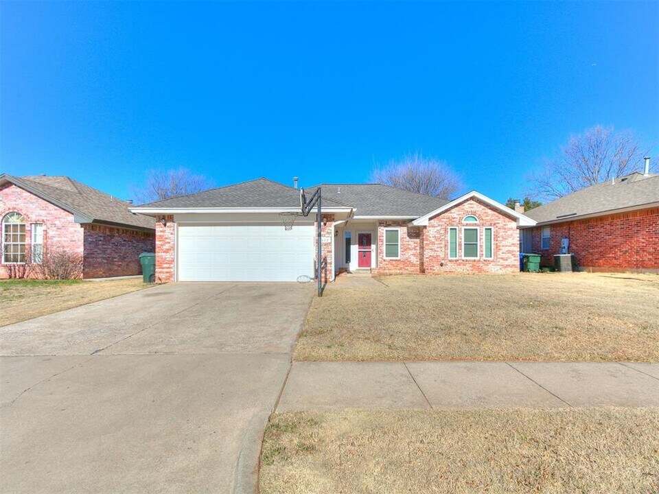 617 Golden Eagle Dr in Norman, OK - Building Photo