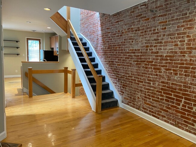411 I St NE, Unit 2 in Washington, DC - Foto de edificio - Building Photo