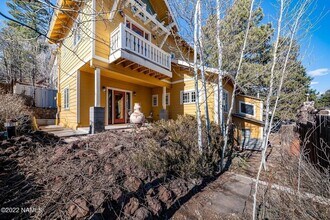 907 W Summit Ave in Flagstaff, AZ - Foto de edificio - Building Photo