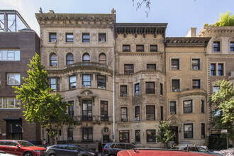 318 W 75th St in New York, NY - Building Photo - Building Photo