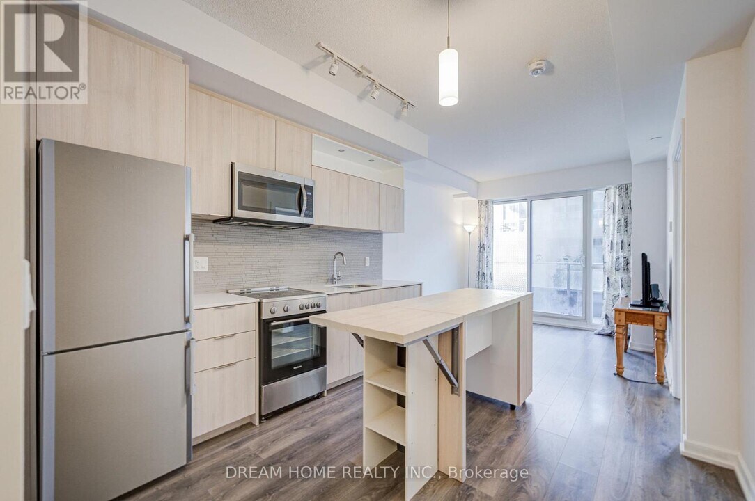50 Forest Manor Rd in Toronto, ON - Building Photo