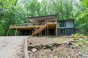 206 Newcomb Rd in Owens Cross Roads, AL - Building Photo