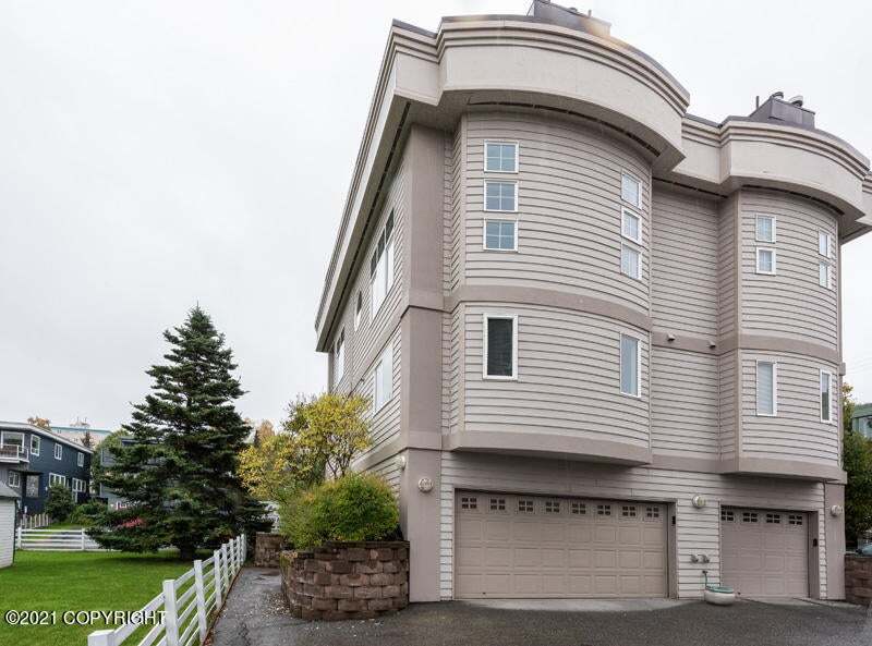 1305 W 7th Ave in Anchorage, AK - Building Photo