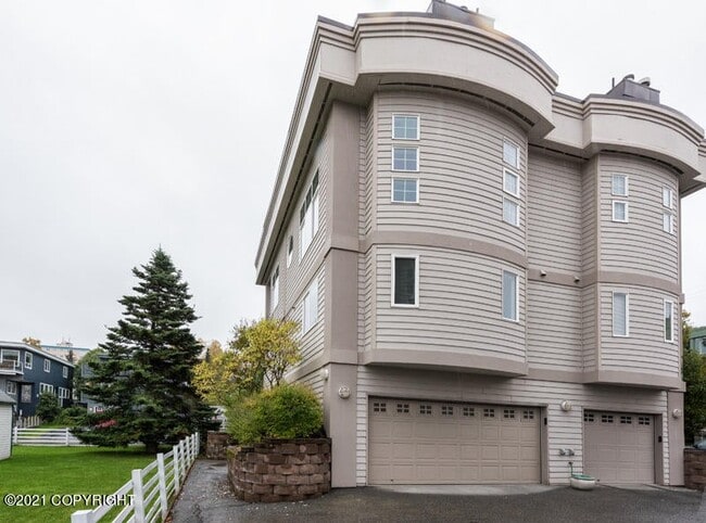 property at 1305 W 7th Ave