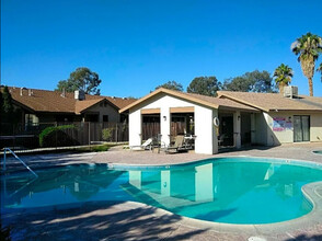 Quail Springs Village Apartments in Joshua Tree, CA - Foto de edificio - Building Photo