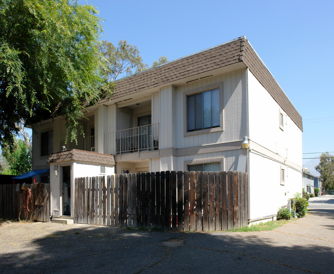 1016 E Deodar St in Ontario, CA - Building Photo - Building Photo