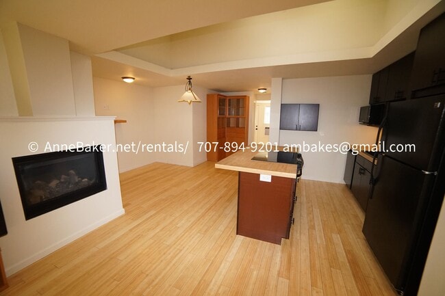 402 N Cloverdale Blvd in Cloverdale, CA - Building Photo - Building Photo