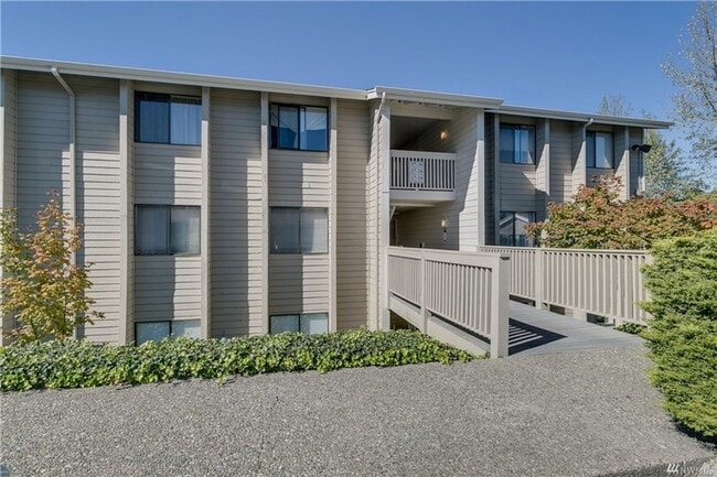 1319 S Puget Dr in Renton, WA - Building Photo - Building Photo