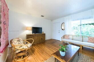559 NE 64th St in Miami, FL - Building Photo - Building Photo