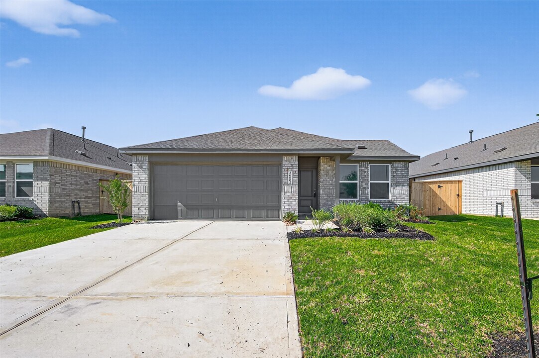 26802 Nightingale Songs in Park Row, TX - Building Photo