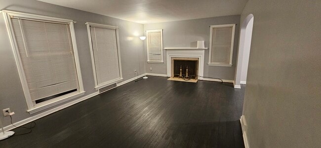 13590 Cedar Rd, Unit lower unit 1st floor in University Heights, OH - Foto de edificio - Building Photo