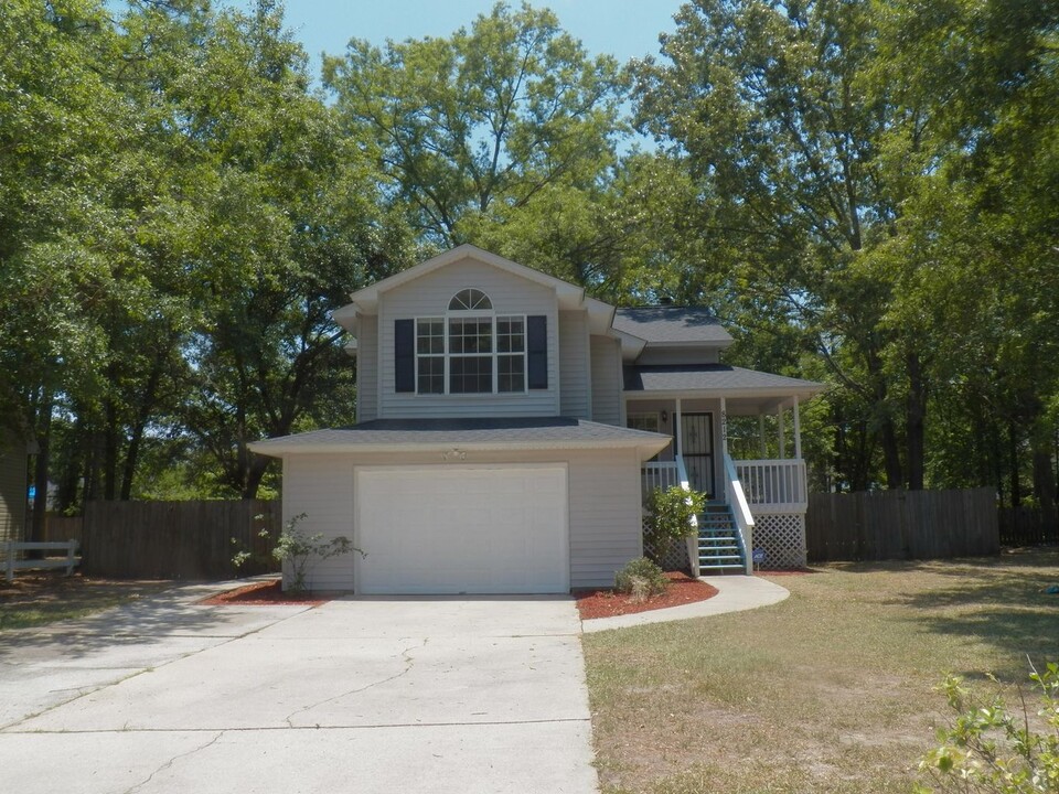 8212 Continental Ct in Charleston, SC - Building Photo