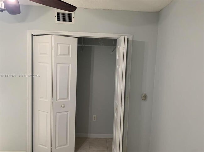 1062 W 42nd Pl in Hialeah, FL - Building Photo - Building Photo