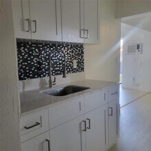 715 SW 6th St, Unit 2 in Dania Beach, FL - Building Photo - Building Photo