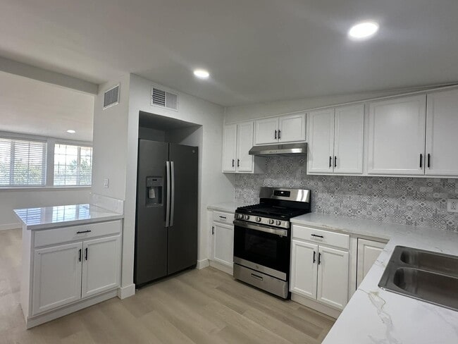 30201 San Diego Dr in Cathedral City, CA - Building Photo - Building Photo