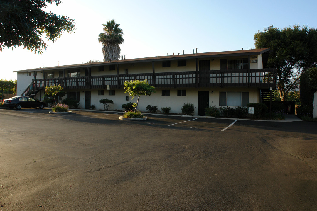 Casablanca Apartments in Santa Barbara, CA - Building Photo