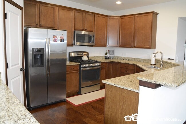 9580 Madison Dr in Chanhassen, MN - Building Photo - Building Photo