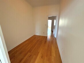 303 Onderdonk Ave in Queens, NY - Building Photo - Building Photo