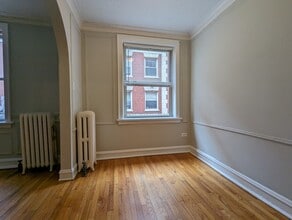 542 W Surf St, Unit 540-N1 in Chicago, IL - Foto de edificio - Building Photo