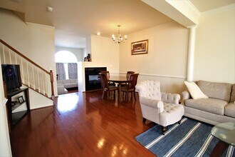 2432 Battery Hill Cir in Woodbridge, VA - Building Photo - Building Photo
