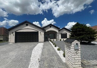 2105 Hole in One Dr in Mission, TX - Building Photo - Building Photo