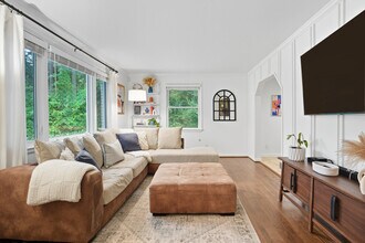 1946 Terry Mill Rd SE in Atlanta, GA - Foto de edificio - Building Photo