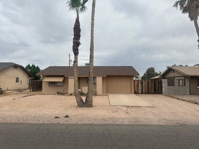1801 S Plaza Dr in Apache Junction, AZ - Building Photo - Building Photo