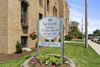 274 Giles Blvd W in Windsor, ON - Building Photo - Building Photo
