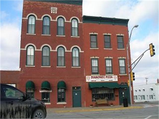 113-114 E Jefferson St in Bloomfield, IA - Building Photo