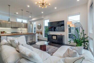 4805 Manett St in Dallas, TX - Building Photo - Building Photo