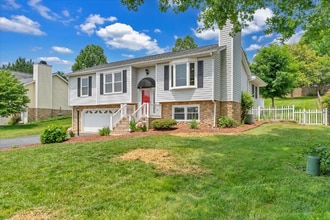 1905 Summerfield Dr in Roanoke, VA - Building Photo - Building Photo