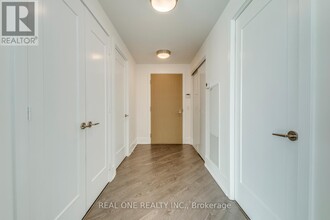 1-811 Edgewater Dr in Toronto, ON - Building Photo - Building Photo