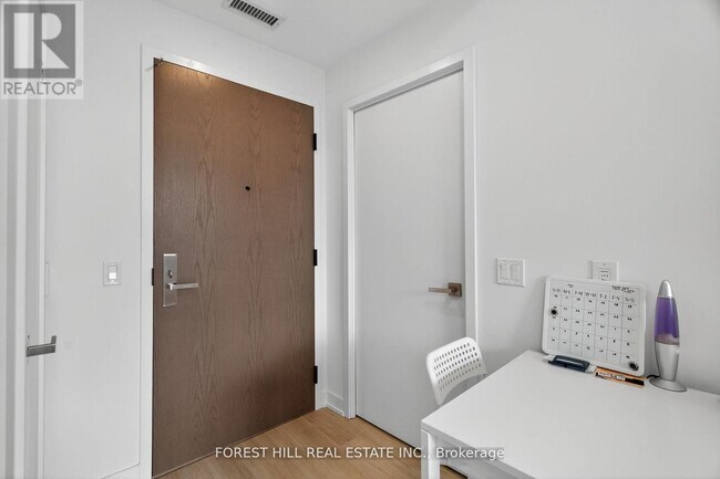 30 Tretti Wy in Toronto, ON - Building Photo - Building Photo