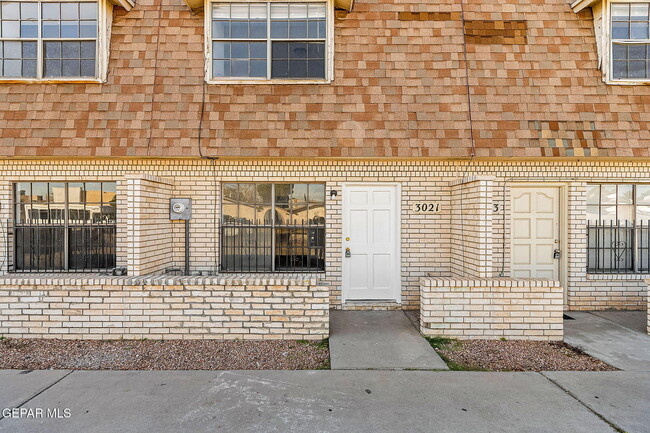 3021 E Glen Dr in El Paso, TX - Building Photo - Building Photo