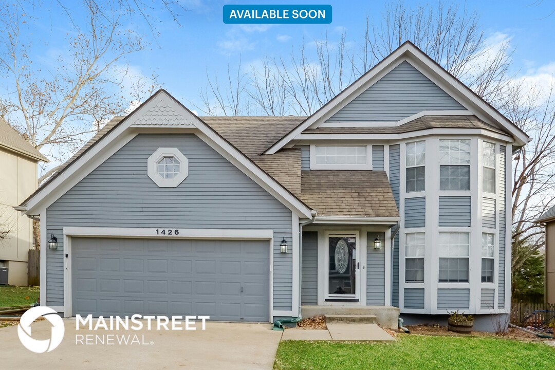 1426 N Lucy Montgomery Way in Olathe, KS - Building Photo