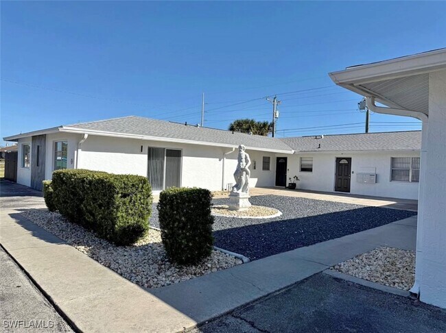 property at 3417 SE 15th Pl