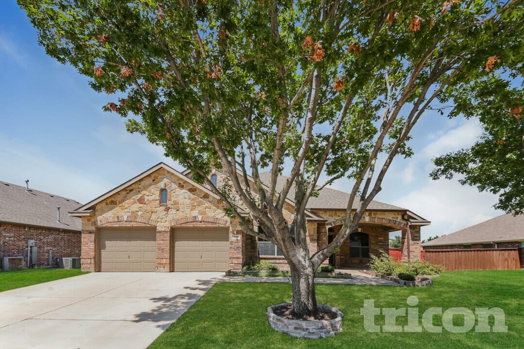 209 Bugle Call Rd in Forney, TX - Building Photo