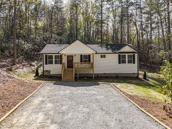 70 Erwin Hill Dr in Hendersonville, NC - Building Photo - Building Photo