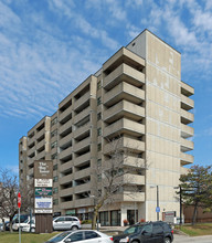 Bay Tower Condos in Toronto, ON - Building Photo - Building Photo