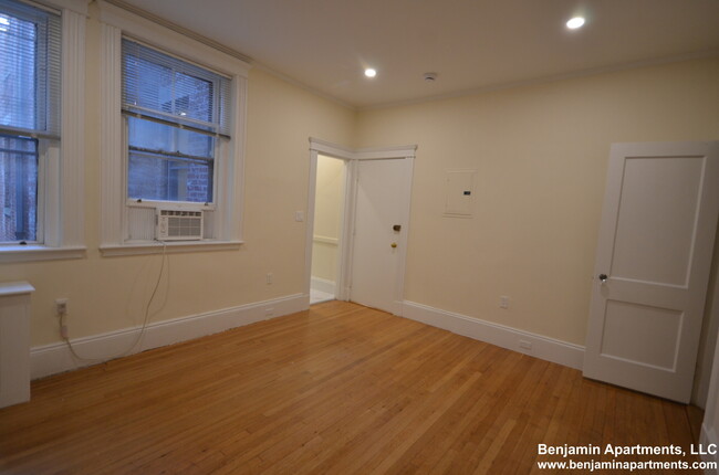 97 Marion St, Unit 2 in Brookline, MA - Building Photo - Building Photo