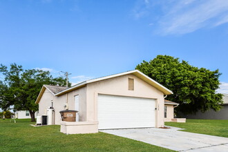 1828 NW 2nd Pl in Cape Coral, FL - Building Photo - Building Photo