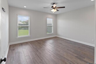 439 Lake Breeze Dr, Unit 1 bedroom 0317 in Baton Rouge, LA - Building Photo - Building Photo